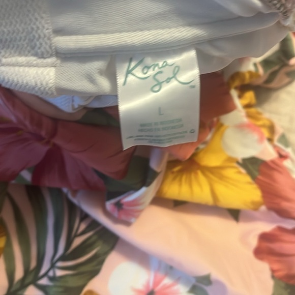 NWOT Floral swimsuit - Picture 6 of 8